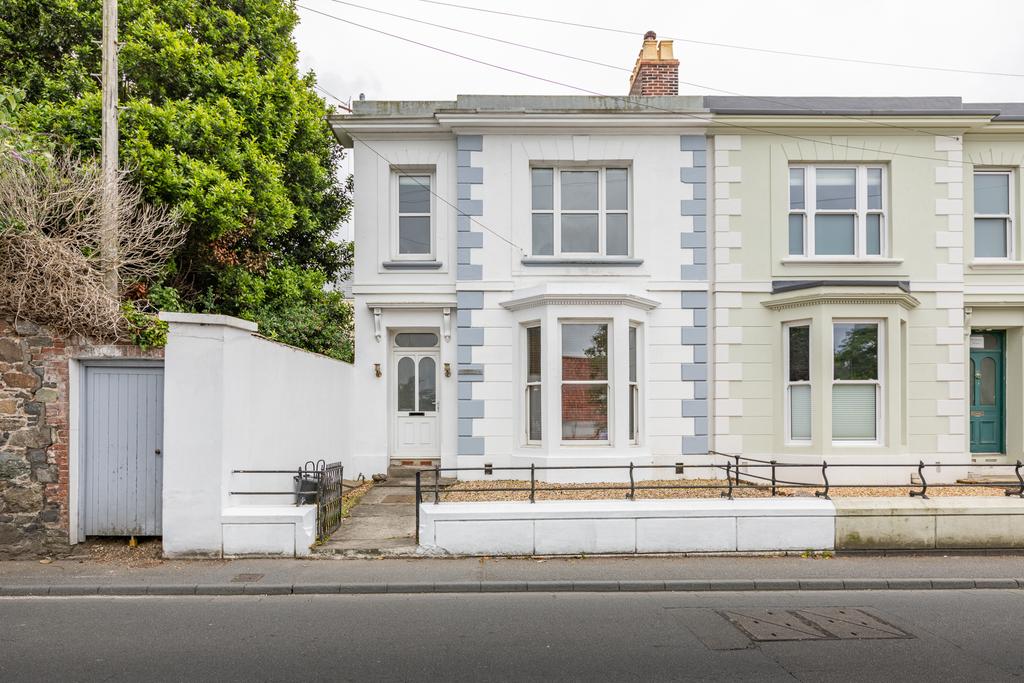 Collings Road St Peter Port Guernsey 2 Bed Flat 325 000