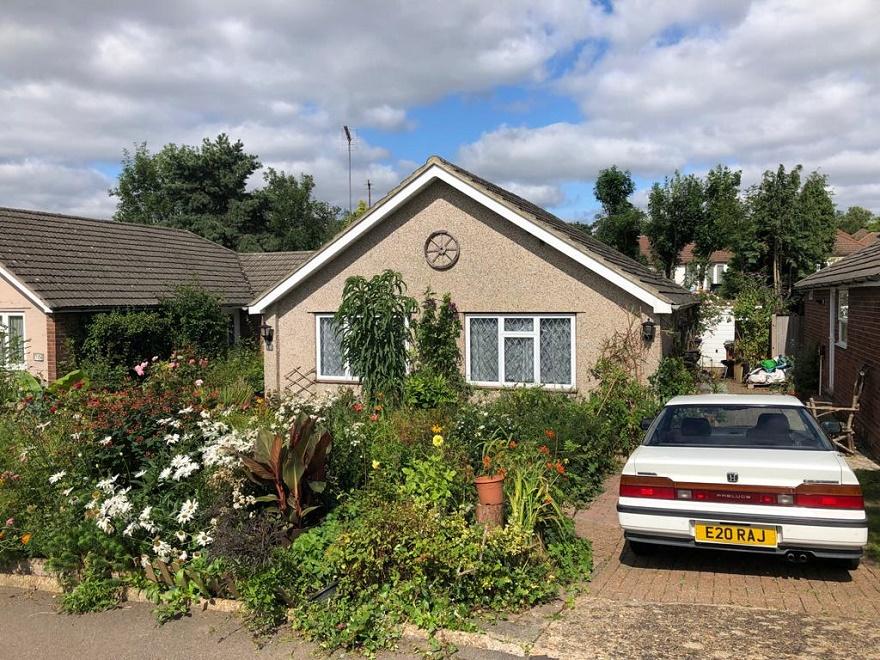 The Mead Carpenders Park Watford WD19 3 Bed Semi Detached Bungalow