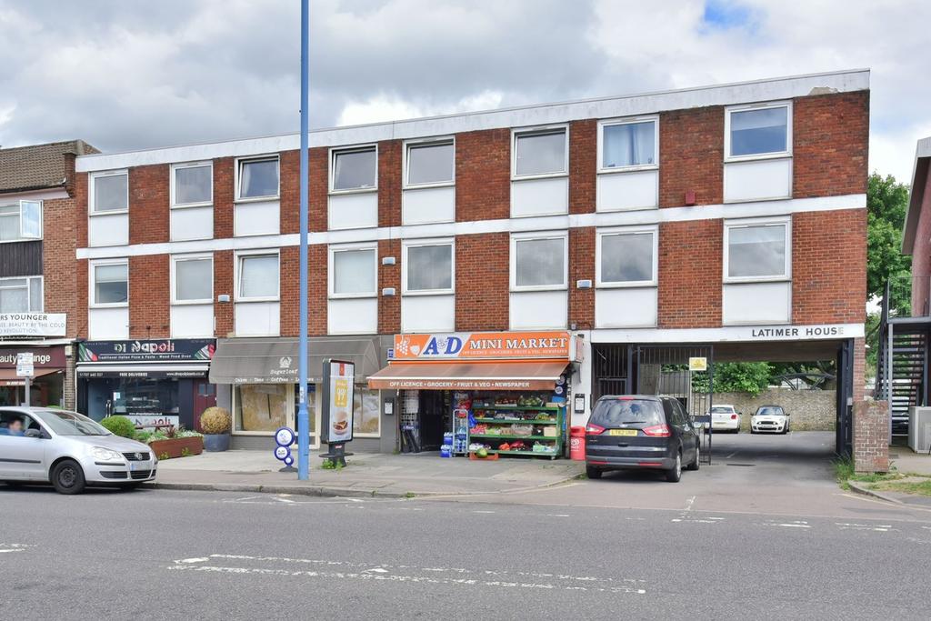 High Street Potters Bar EN6 2 Bed Flat 1 300 Pcm 300 Pw