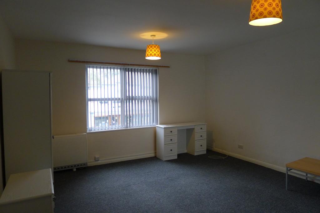 Wolborough Street Newton Abbot TQ12 1 Bed Flat 550 Pcm 127 Pw