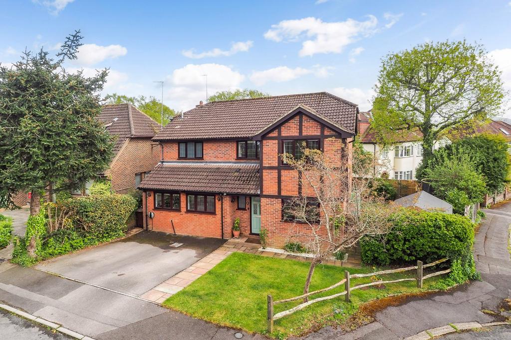 Woodbury Avenue Petersfield Hampshire 4 Bed Detached House For Sale