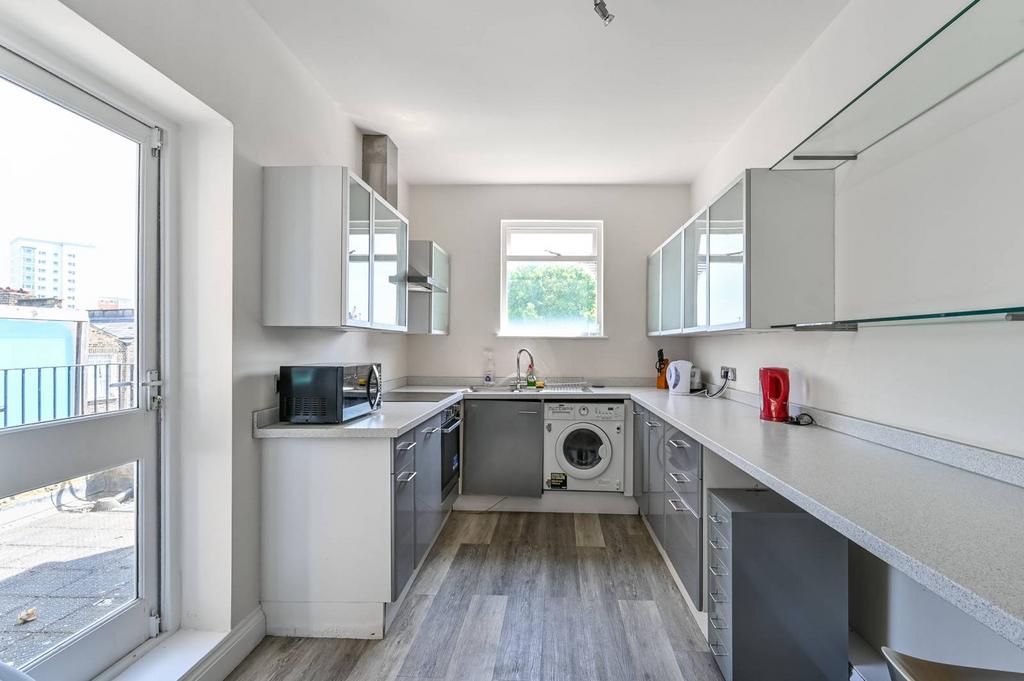 Queens Crescent Kentish Town London NW5 2 Bed Maisonette For Sale