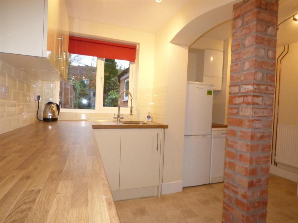 Wellesbourne Grove Stratford Upon Avon Bed Terraced House For Sale