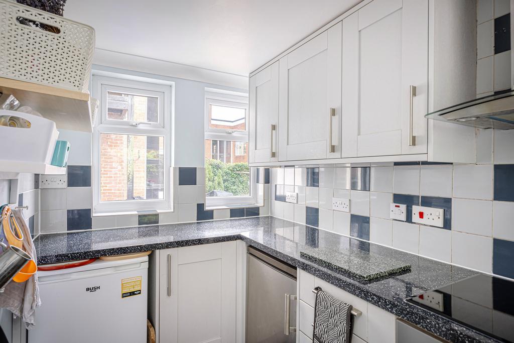 Warwick Road Bishop S Stortford Bed Maisonette For Sale