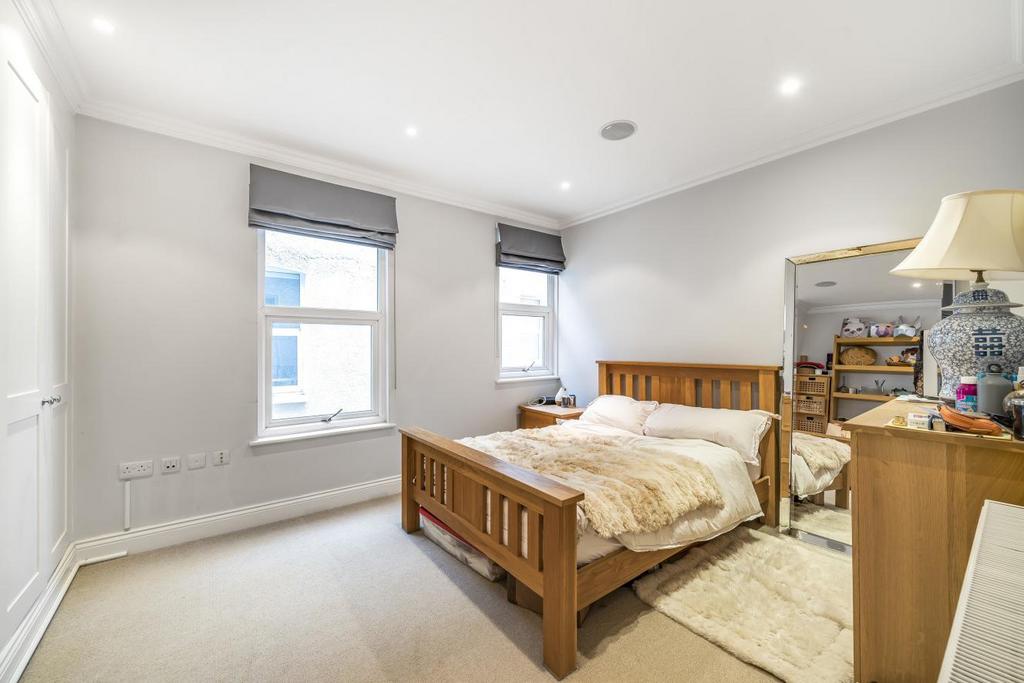 Balham Park Road Balham Bed Flat For Sale