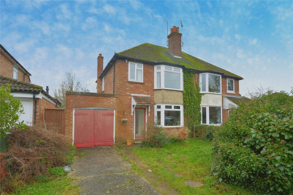 Templars Close Witham Essex CM8 3 Bed Semi Detached House For Sale