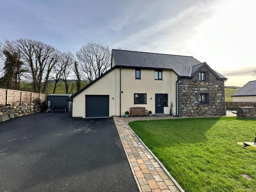 7 Y Wern Rhydymain Dolgellau LL40 2AJ 3 Bed Detached House For Sale