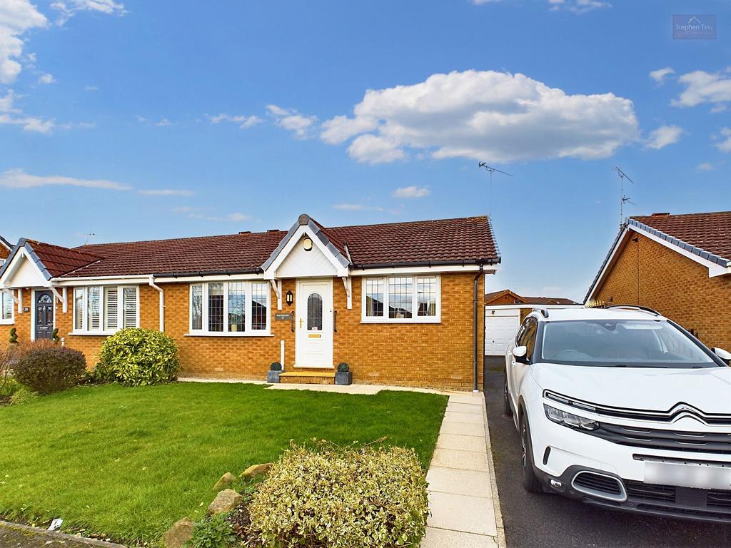 Holgate Blackpool FY4 2 Bed Semi Detached Bungalow For Sale 190 000