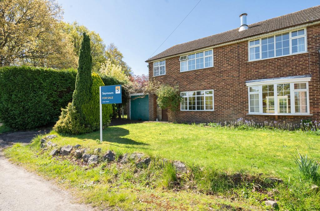 Bisley Woking GU24 3 Bed Semi Detached House For Sale 550 000