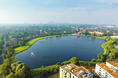 Zone 2 Waterside Living, undefined