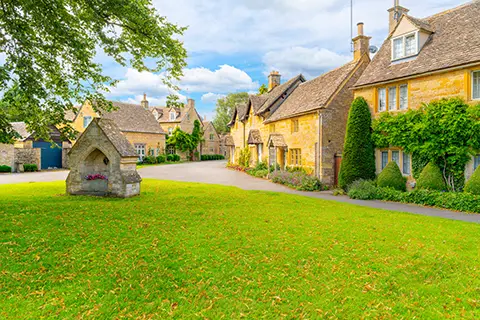 Selling the Best of British, undefined