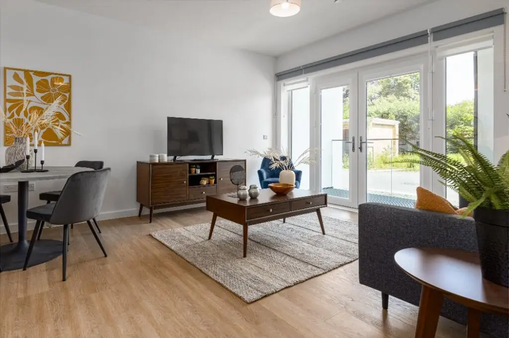 Come home to Walton Court, undefined