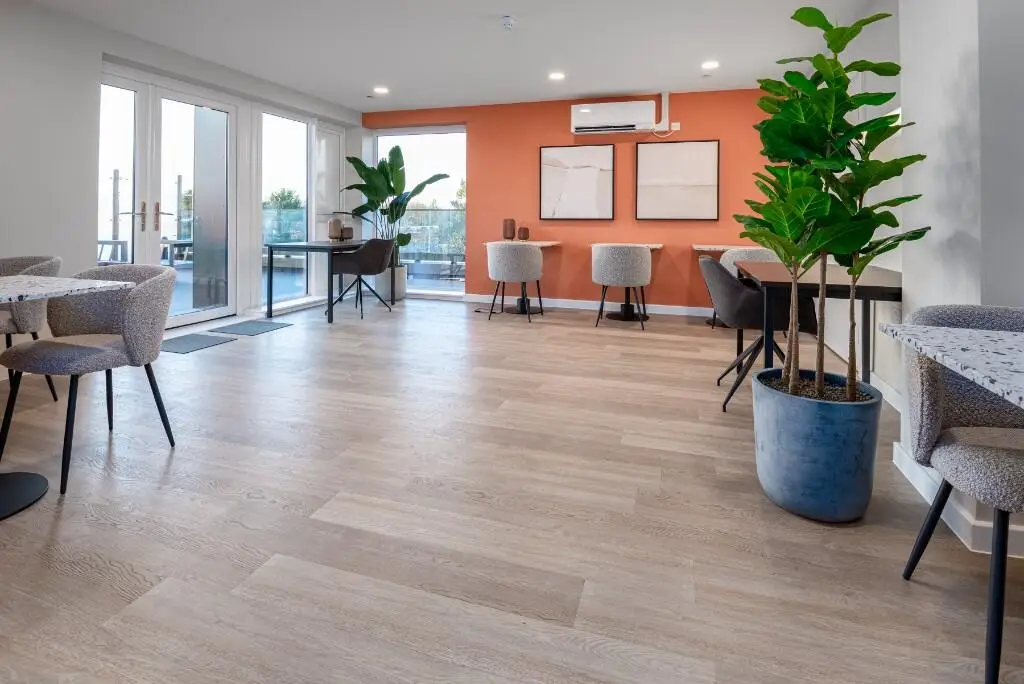 Come home to Walton Court, undefined