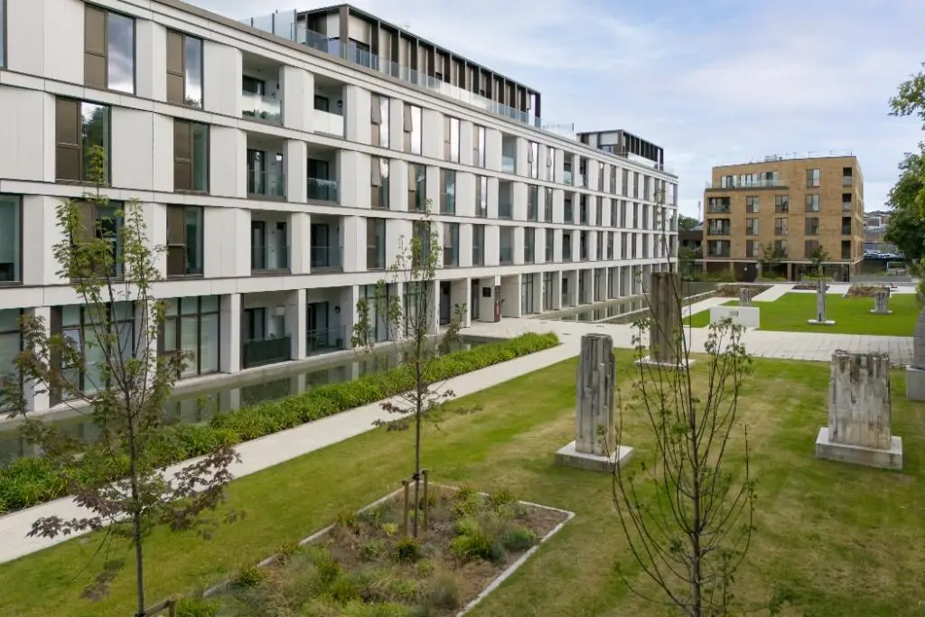 Come home to Walton Court, undefined