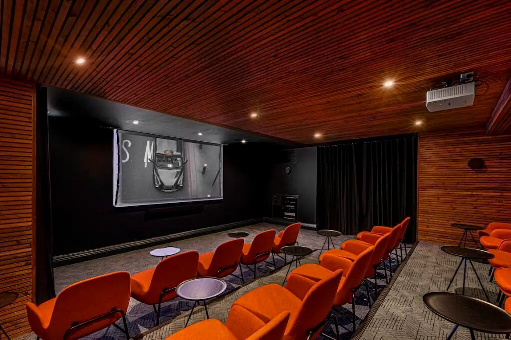 MODERN LIVING REINVENTED., undefined