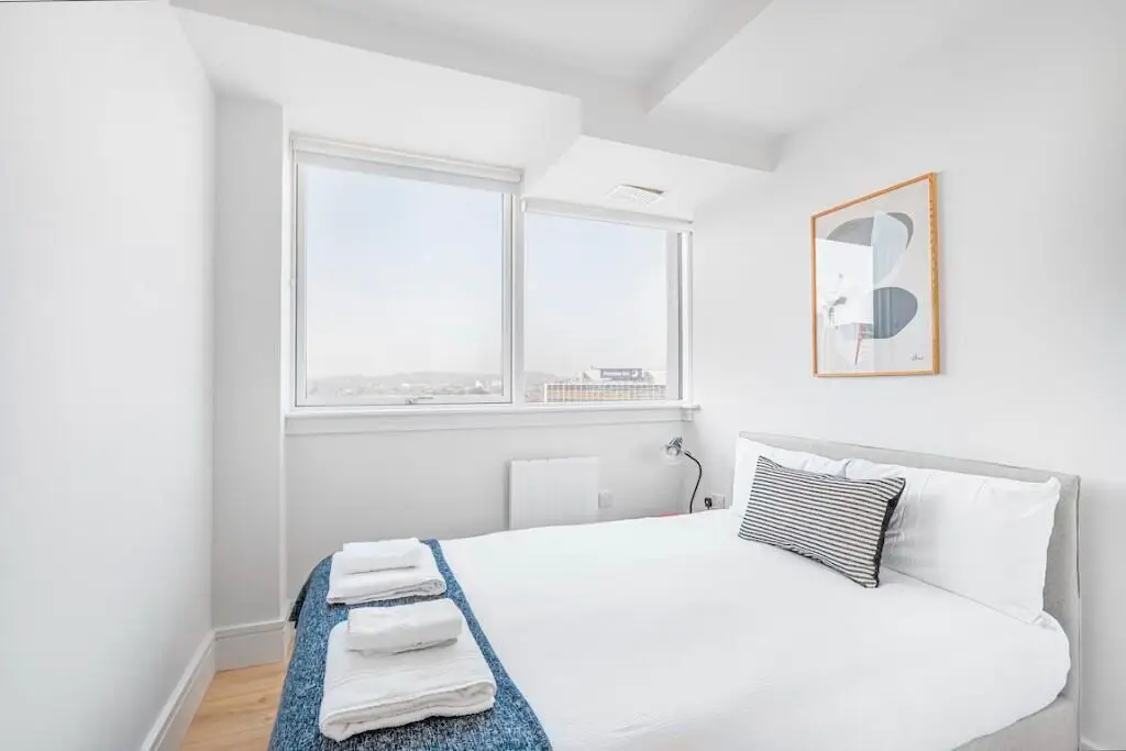 MODERN LIVING REINVENTED., undefined