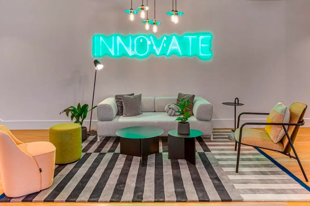 MODERN LIVING REINVENTED., undefined