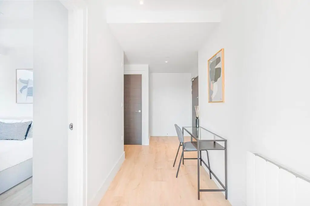 MODERN LIVING REINVENTED., undefined