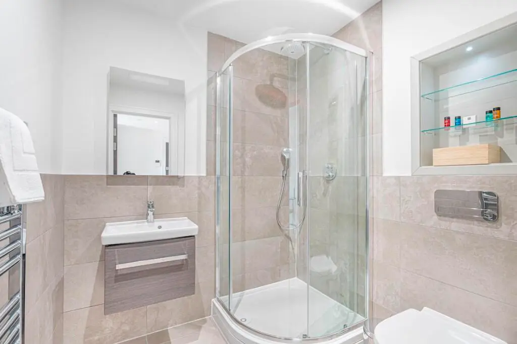 MODERN LIVING REINVENTED., undefined