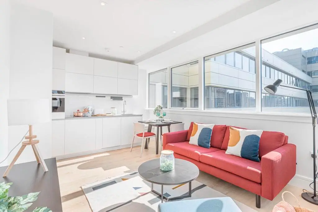 MODERN LIVING REINVENTED., undefined