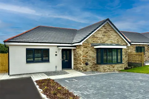 Discover life in Lifton today, undefined