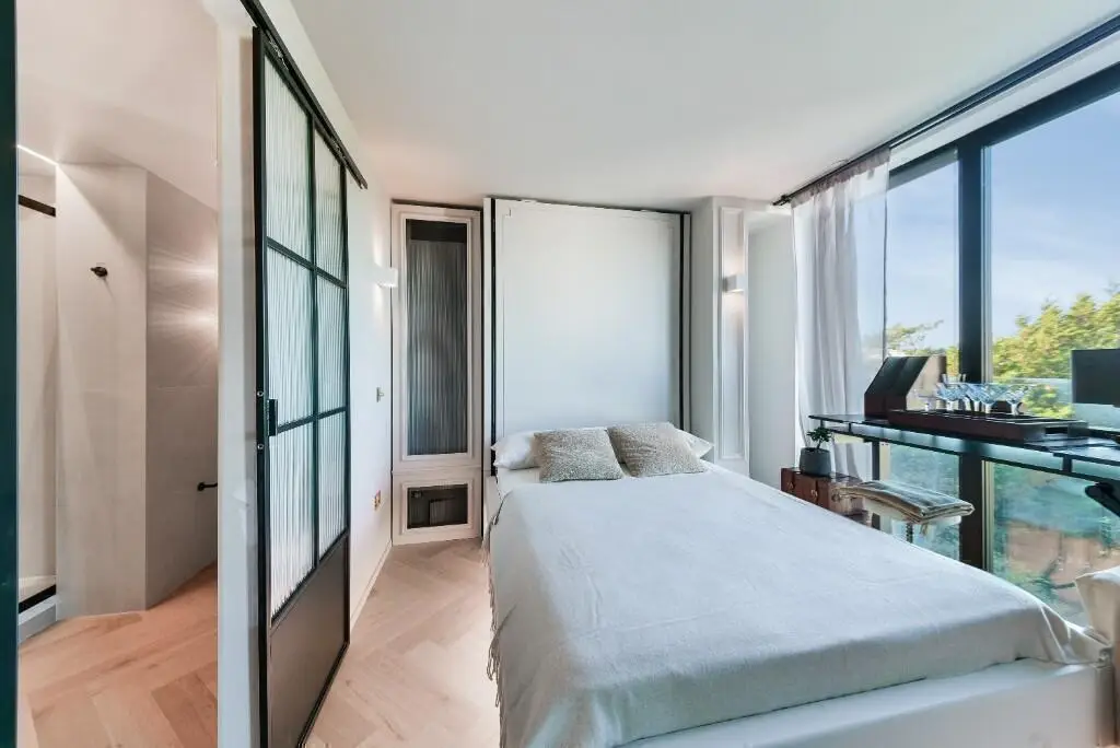 Green Serenity in the City, undefined