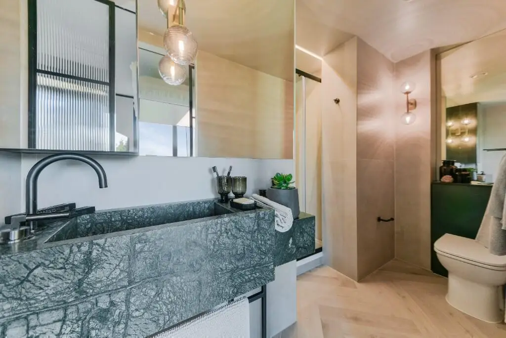 Green Serenity in the City, undefined