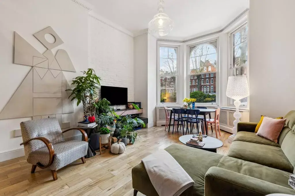 Looking in South Kensington?, undefined