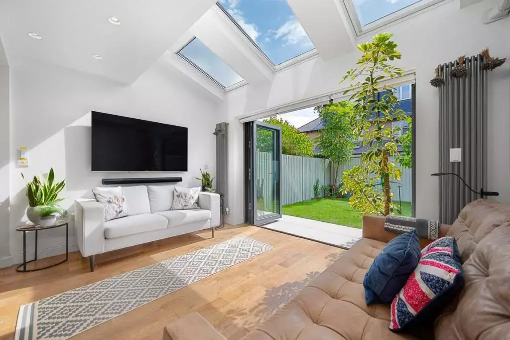 Looking in Canary Wharf?, undefined