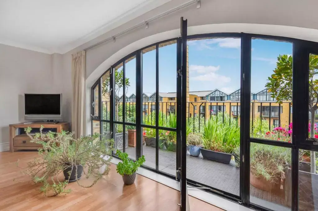 Looking in Canary Wharf?, undefined