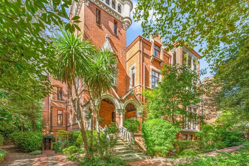 Looking in Hampstead?, undefined