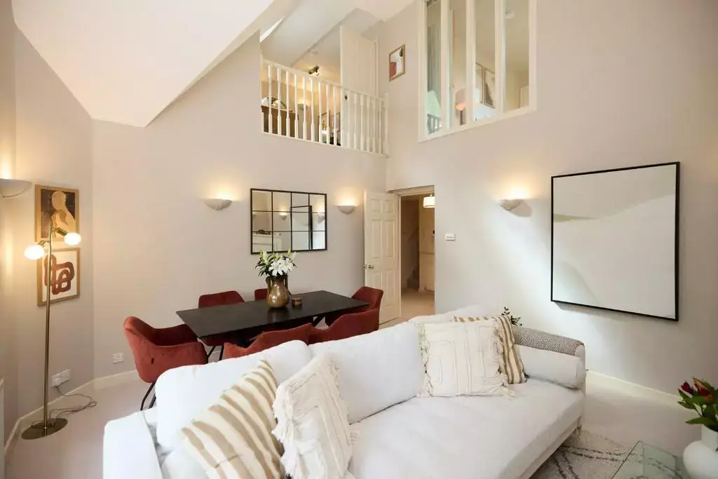 Looking in Chiswick?, undefined