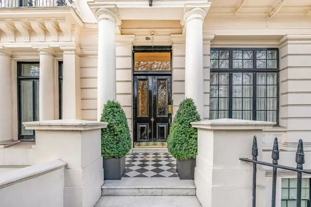 Looking in London?, undefined