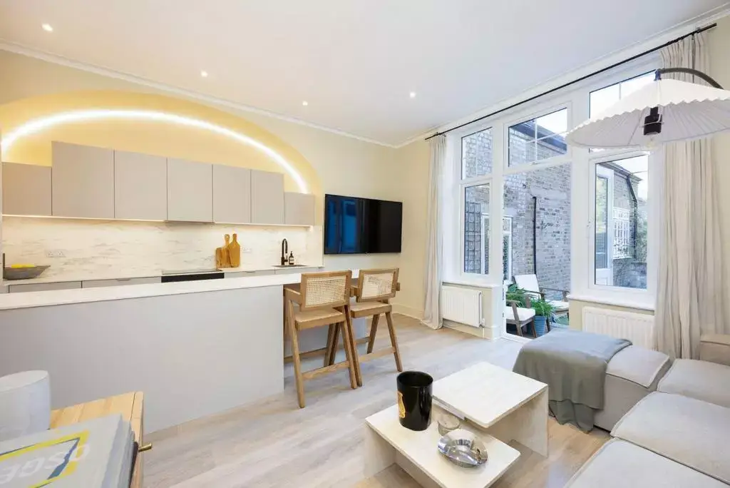 Looking in Putney?, undefined