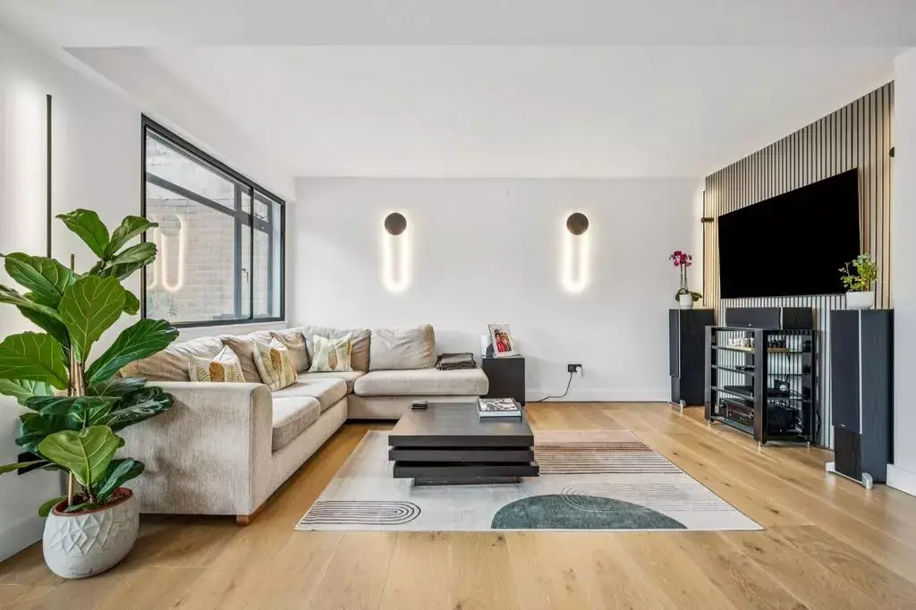 Looking in Knightsbridge?, undefined