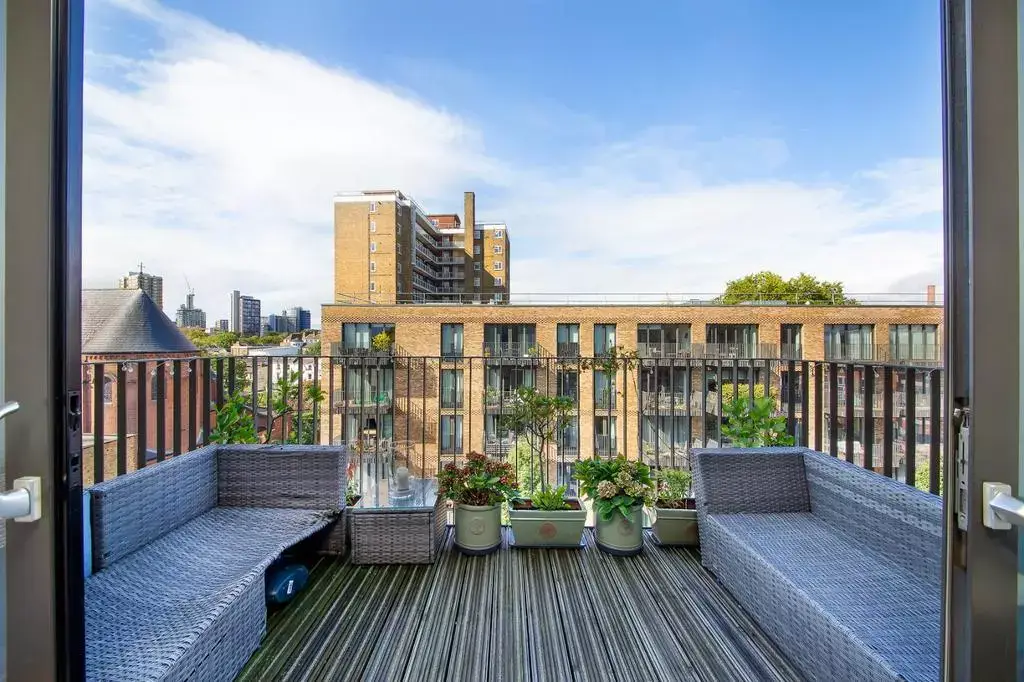 Looking in Battersea?, undefined