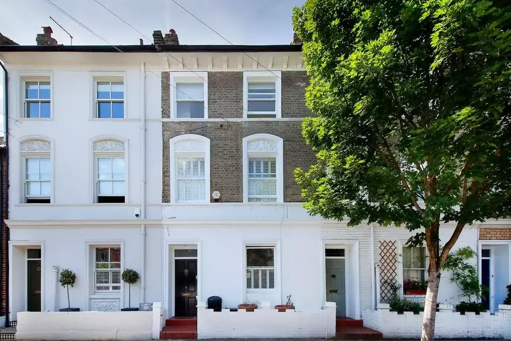 Looking in Battersea?, undefined