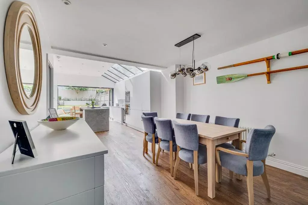 Looking in Fulham?, undefined