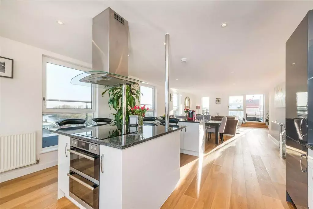 Looking in Kew & Richmond?, undefined