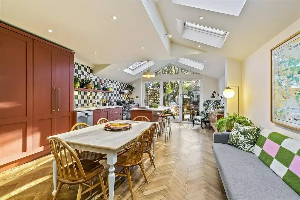 Looking in Teddington?, undefined