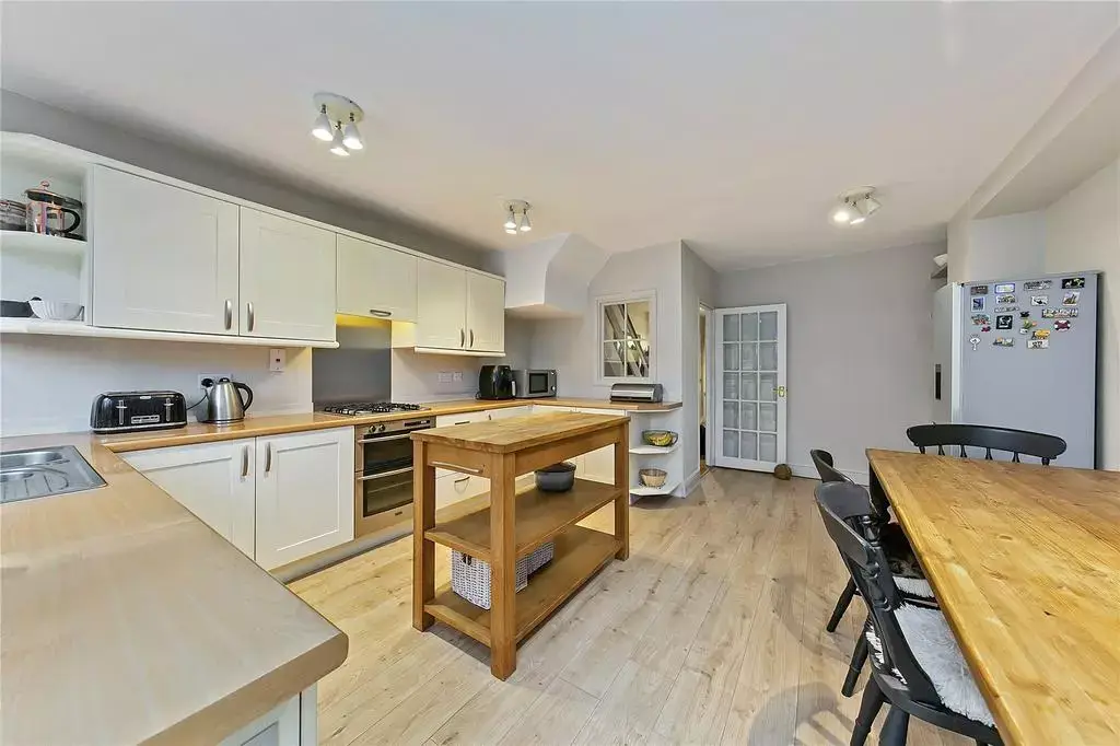 Looking in Teddington?, undefined