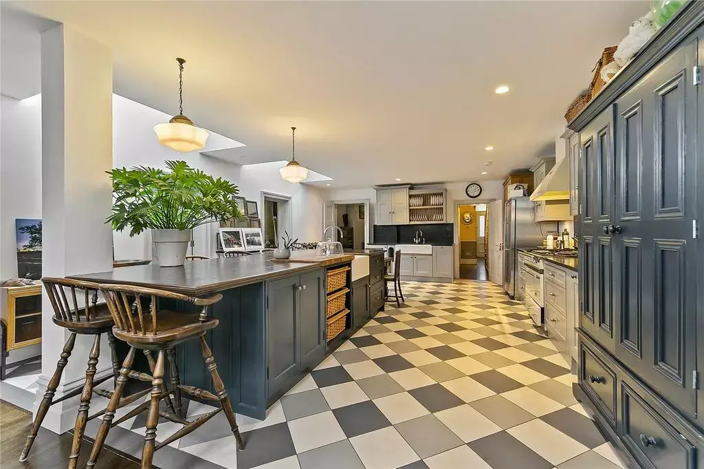 Looking in Hampton?, undefined