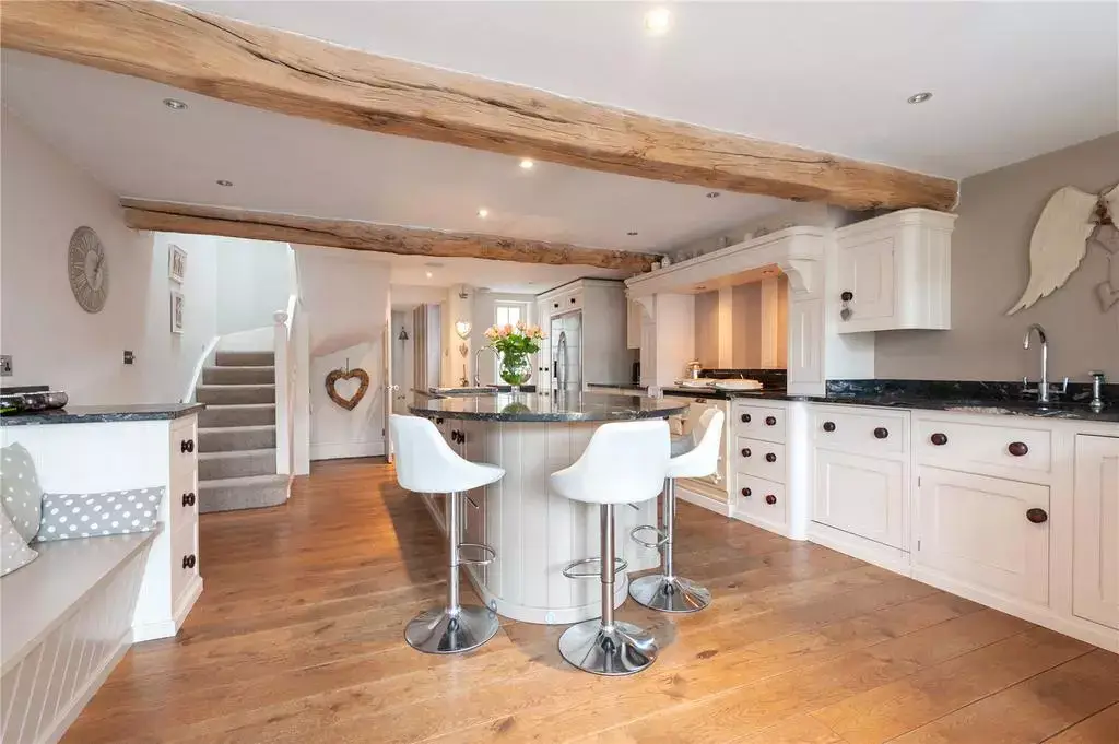 Looking in Twickenham?, undefined