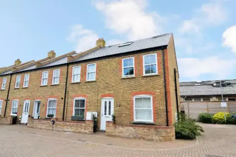 Looking in Twickenham?, undefined