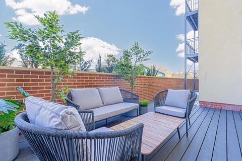 Crest Nicholson - Brightwells Yard, GU9 for sale, Maiden Court, Farnham, GU9 7GW
