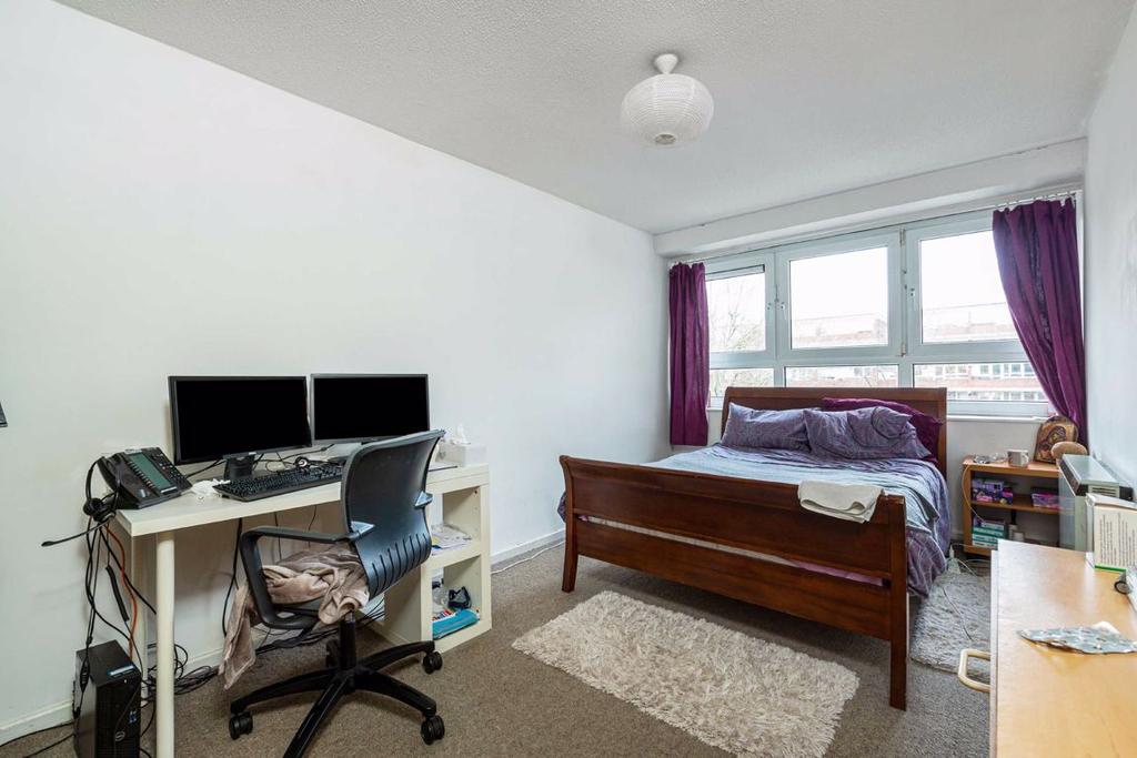Goulden House, Battersea, London, SW11 3 bed flat £1,998 pcm (£461 pw)