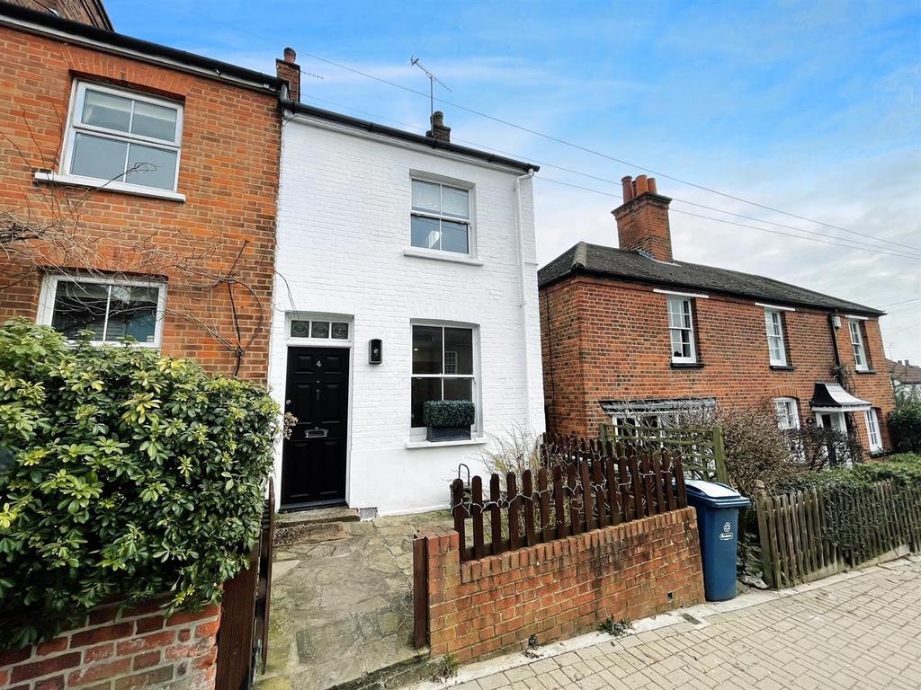 Green Lane, Stanmore, HA7 3 bed end of terrace house £1,895 pcm (£437 pw)