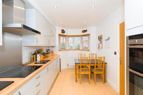18 Horton Crescent, Epsom, KT19 8AA