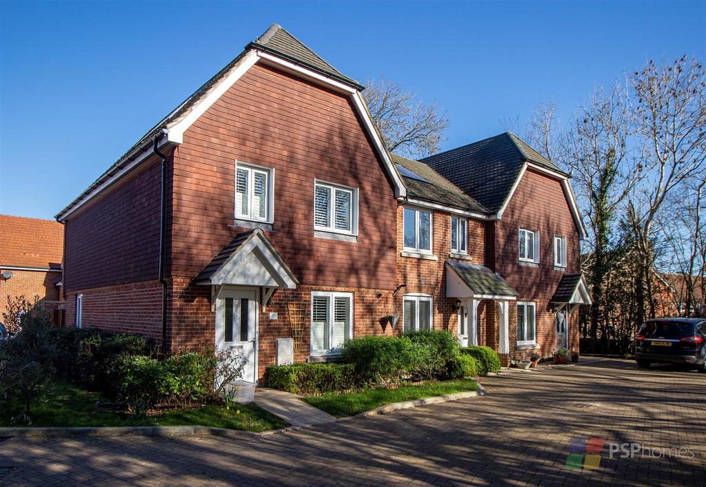 Buttinghill Drive, Cuckfield 3 bed end of terrace house £450,000
