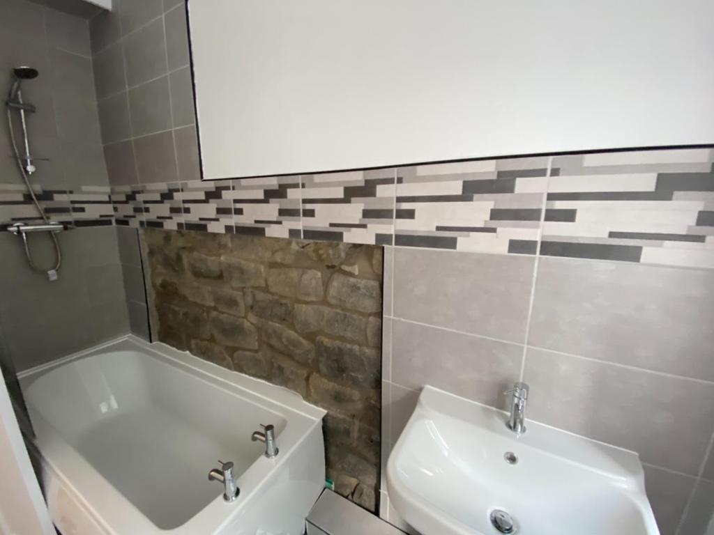 B104 E9 E4-3 A42-4841-8372-0 F43190 A2 FD7.jpeg